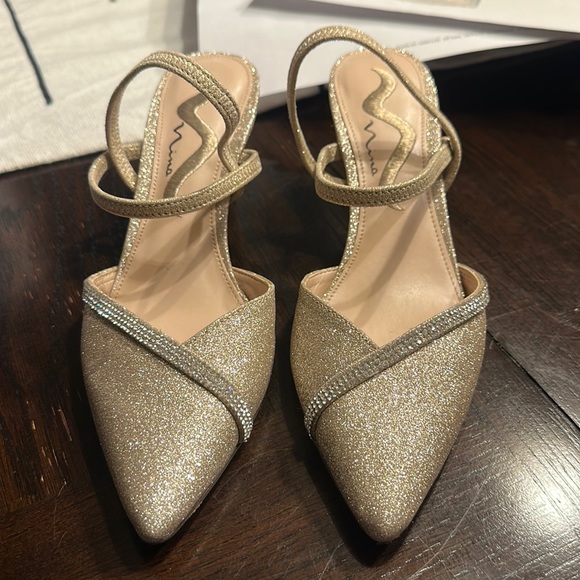 Gold formal sandals - Picture 1 of 4